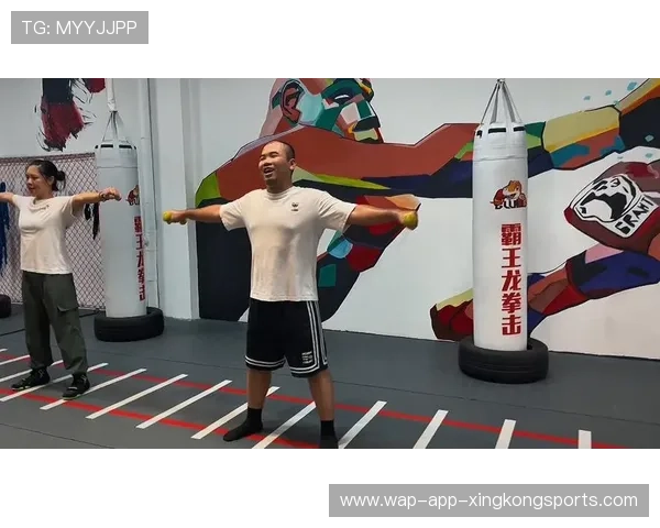 拳击擂台上教练的实时提示改变战局被广泛讨论