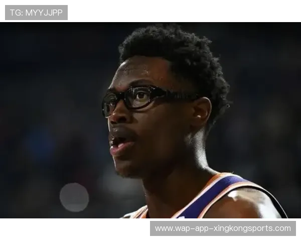 格利泽雨中跳远稳定落地