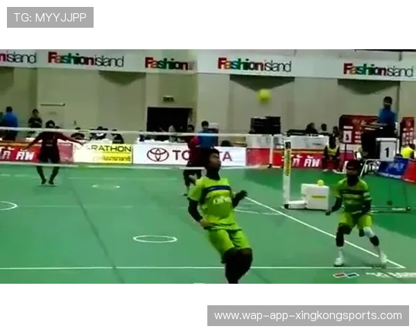 石家庄功夫新援头球争顶强硬，高空球处理很稳